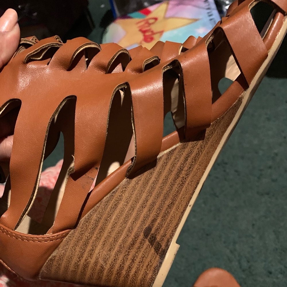 Caged Wedges - Picture 5 of 6